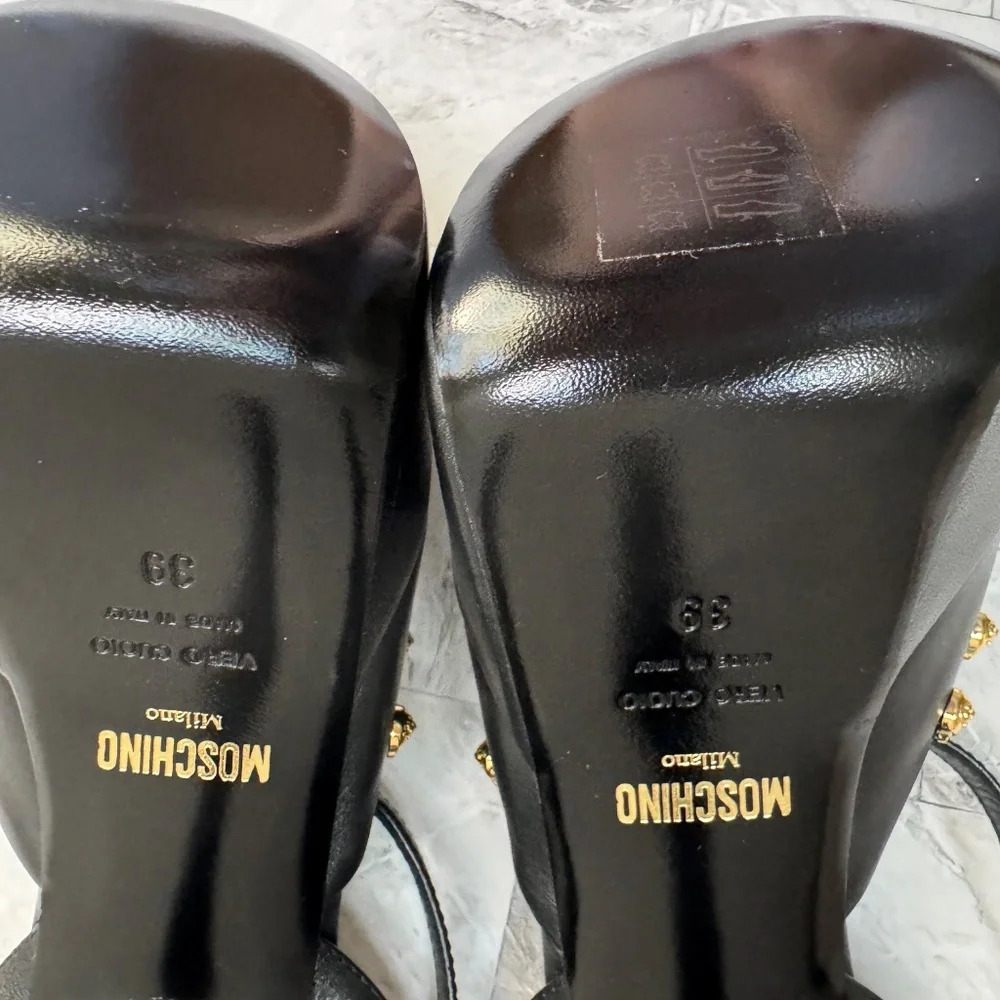 Moschino available sizes
